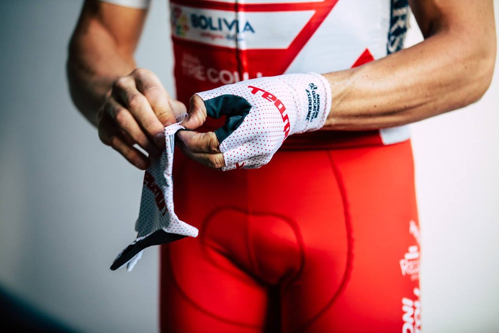 TeoSportPads's tweet photo. The excellence of #Teosport products for excellent performance
@AndroniGiocatto
#highperformanceinmotion #chronogloves #cyclinggloves #chrono #timetrial #madeinitaly https://t.co/hqJqLhNt6V