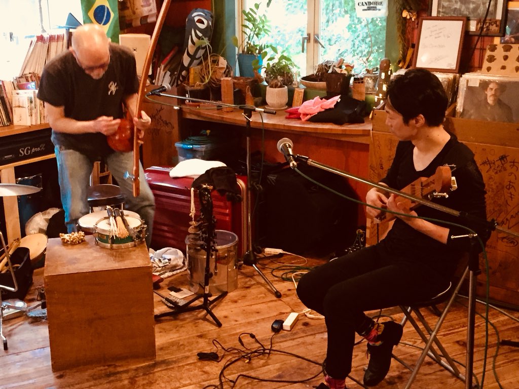 Kanami 今夜19時半より 助川太郎 3rdアルバム ブラジルの抽象画 Cd発売記念ライブ です 助川太郎 G 芳垣安洋 Per 助川太郎ワールド レコ発ライブです その時の音をキャッチしないとね カメ食堂出店してます