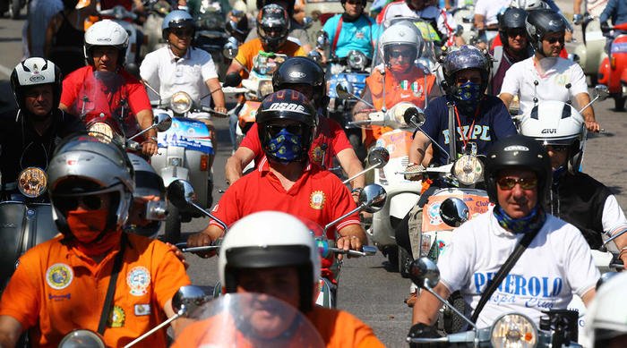 Piaggio_Group's tweet photo. Vespa World Days have landed in #Belfast with Vespa Clubs from 37 countries, 3,000 Vespas of all times registered and thousands more are expected: welcome! https://t.co/tuGBavRCjr #vespaworlddays https://t.co/3lPI31fkxX