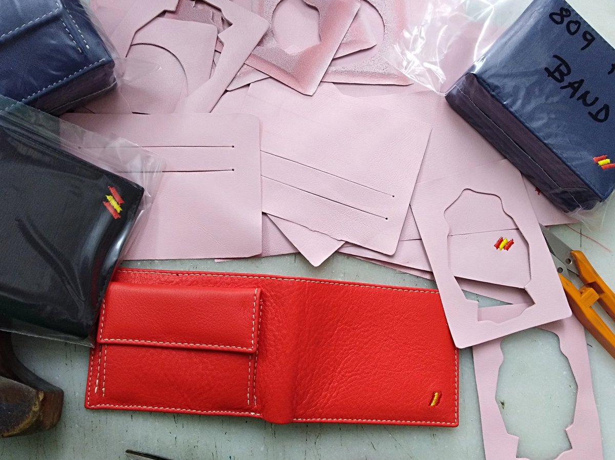CARTERAS ,PORTAPLACAS , PARA POLICIAS , GC Y FAS tweet media