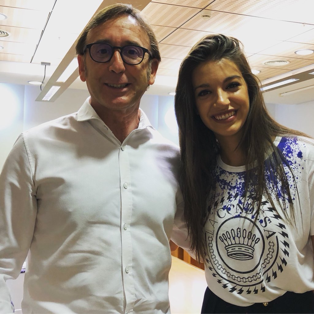 ChemaLamiran's tweet image. Ya que nos visita  @AnaG_ot2017 en la @UEValencia , Que menos que hacerme una foto con ella!! #simpatica #OTConciertoValencia  #formacionytalento