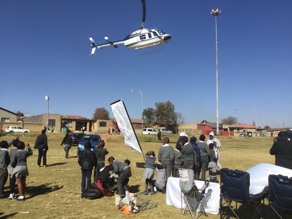 LindiweMatlali's tweet photo. Helicopter ride for the kids and adults abathanda izinto #Africateengeeks #SABCFoundation #FlySAWise #Inspirekidstocode #Aviation https://t.co/jmI7glYN0U