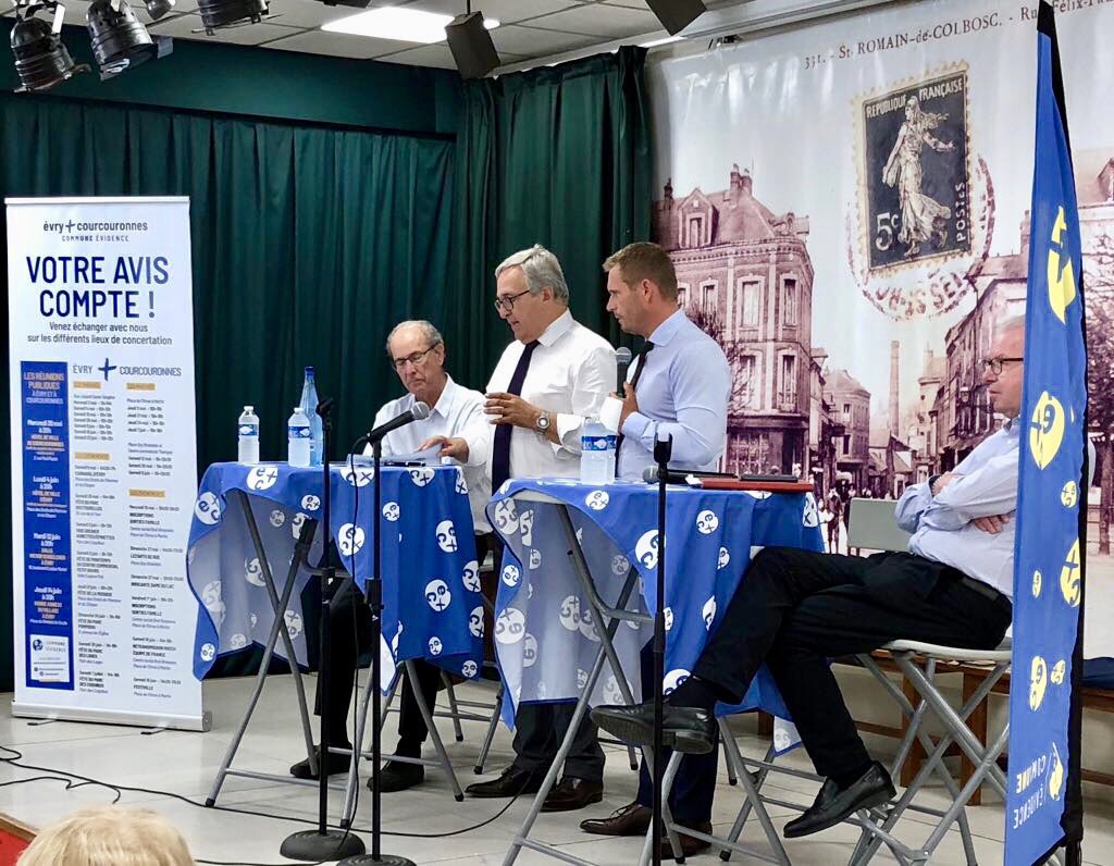 eggarorlop's tweet photo. Réunion de concertation avec l’Union des Retraites d’Évry : @beaudetstephane et @fchouat avec les témoignages de #JacquesGuyard et #JacquesLonguet évoque l’histoire du rapprochement @EvryCourc et l’avenir de la commune nouvelle !
#EvryCourcouronnes #CommUneEvidence https://t.co/DiLMKKa4uO
