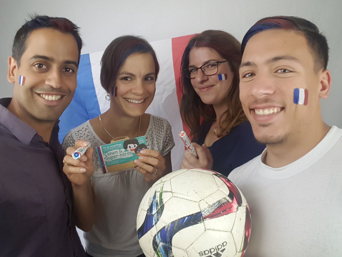 NamakiCosmetics's tweet photo. Chez @NamakiCosmetics, on est prêt pour la #WorldCupRussia2018 !
Et vous avez-vous prévu votre maquillage supporter ? #cosmetiquebio #AllezLesBleus https://t.co/Kg98Mtusff