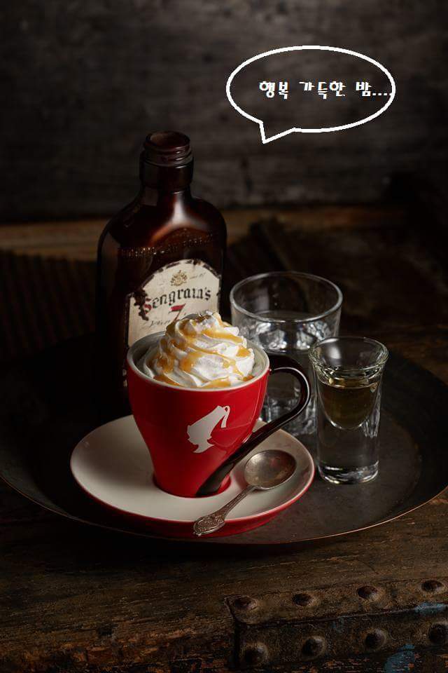 살아가기가 때로
너무나도 지치고
고된 당신에게 모든것을
그만두고 싶을만큼
아프고 힘든 당신에게
꼭 말해주고 싶었어요.
당신이라면
꼭 잘 해낼거예요.
다른 누구도 아니라
당신이라서 잘 해낼거예요.
그러니 오늘 하루도
참 잘 해낸 당신의 밤,
수고 많았어요.
「당신의마음을
안아줄게요」중에서