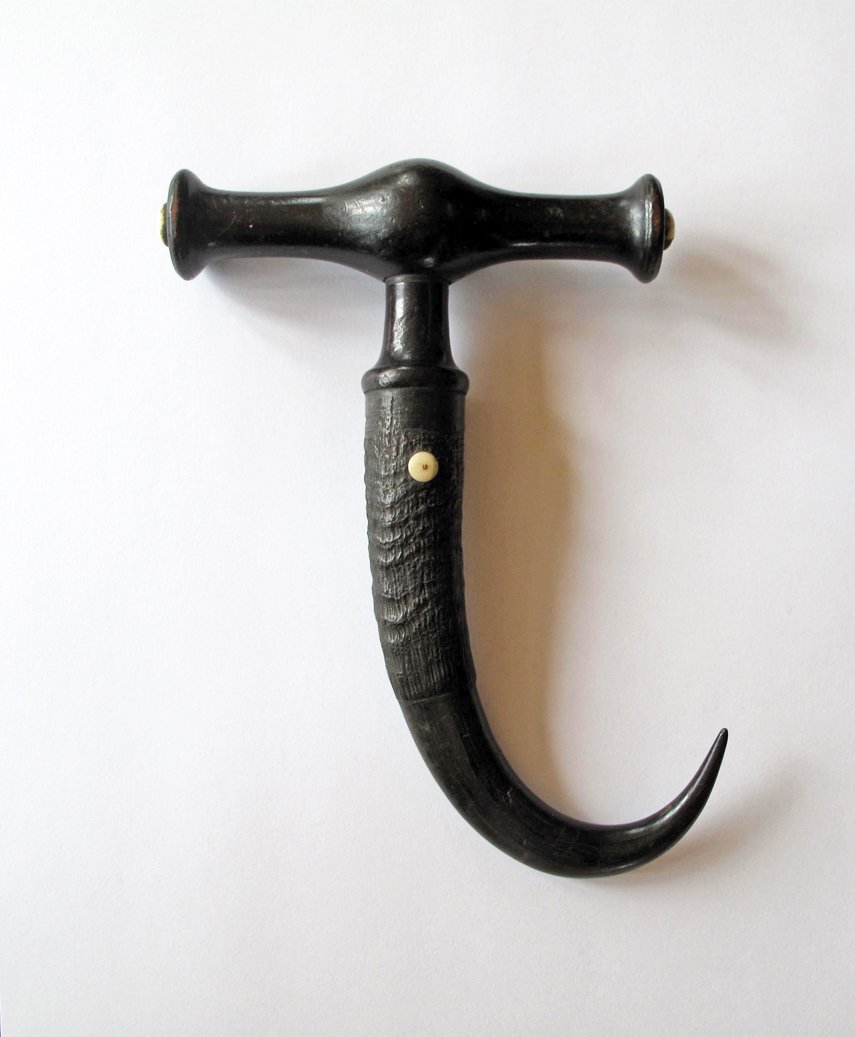 MuseumoftheHome's tweet photo. Our learning team have come across this unusual object in our handling collection. Our curators have been trying to guess what it is! Do you have any thoughts? #mysteryobject #geffryemuseum #guesswhatitis #museummystery #unusualobjects https://t.co/3YKKuu4gDW