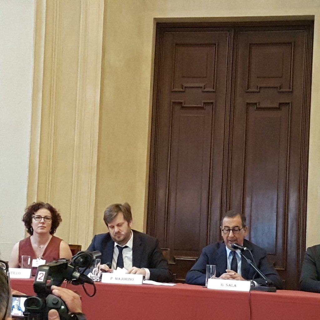 <a href="/20maggioMilano/">Insieme senza muri</a> <a href="/ComuneMI/">Comune di Milano</a> <a href="/FondFeltrinelli/">Fondazione Giangiacomo Feltrinelli</a> <a href="/feltrinellied/">Feltrinelli Editore</a> @LaFeltrinelli #23giugno #ricettaMilano <a href="/BeppeSala/">Beppe Sala</a> cerchiamo di godere di una città che dice sediamoci a tavola insieme