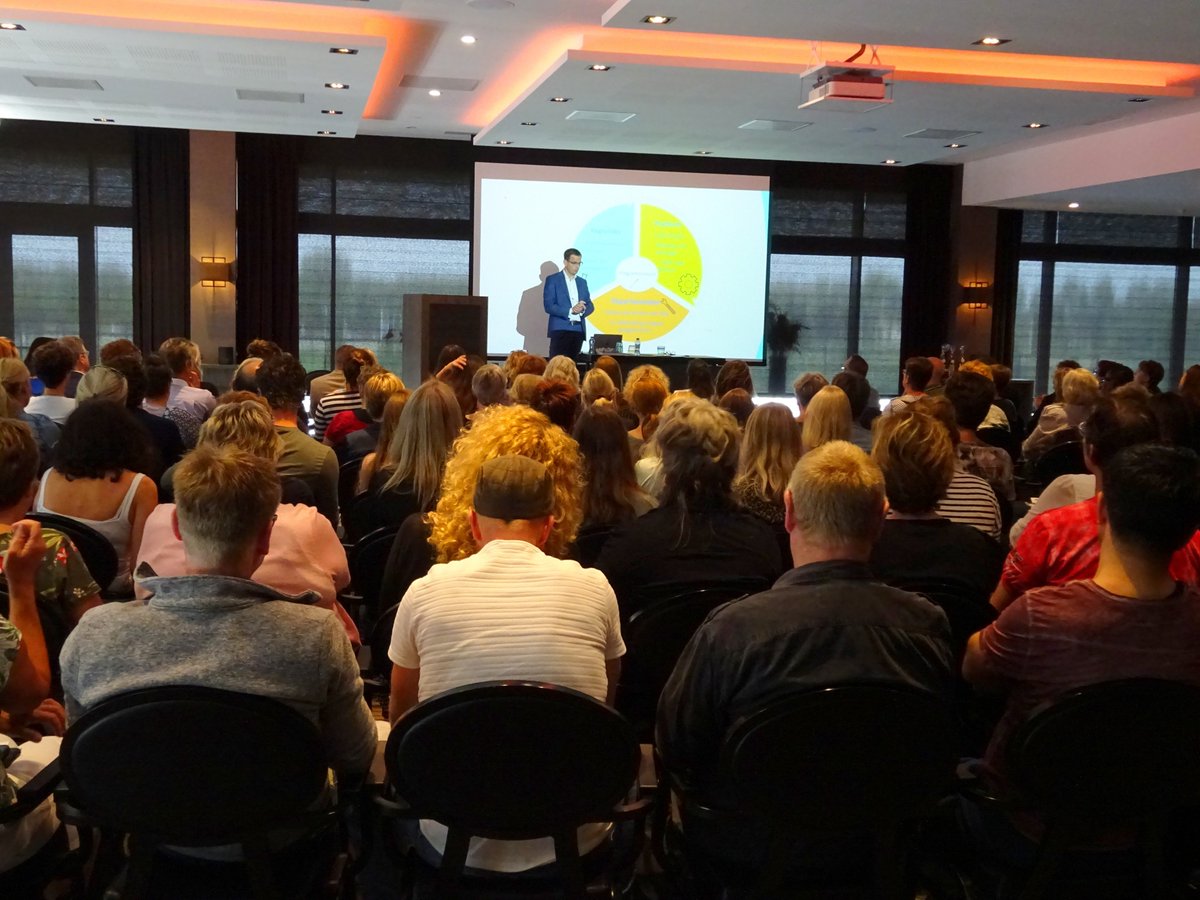 wmoconsulentnl's tweet photo. Gisteren vond de Nationale Bijscholingsdag voor Wmo consulenten plaats in Zwolle. Een geslaagde dag waar veel kennis is opgedaan, ervaringen zijn uitgewisseld en volop werd gediscussieerd. Hartelijk dank voor uw komst. Graag zien wij u bij de volgende Nationale Bijscholingsdag! https://t.co/cQeNjg8wKE