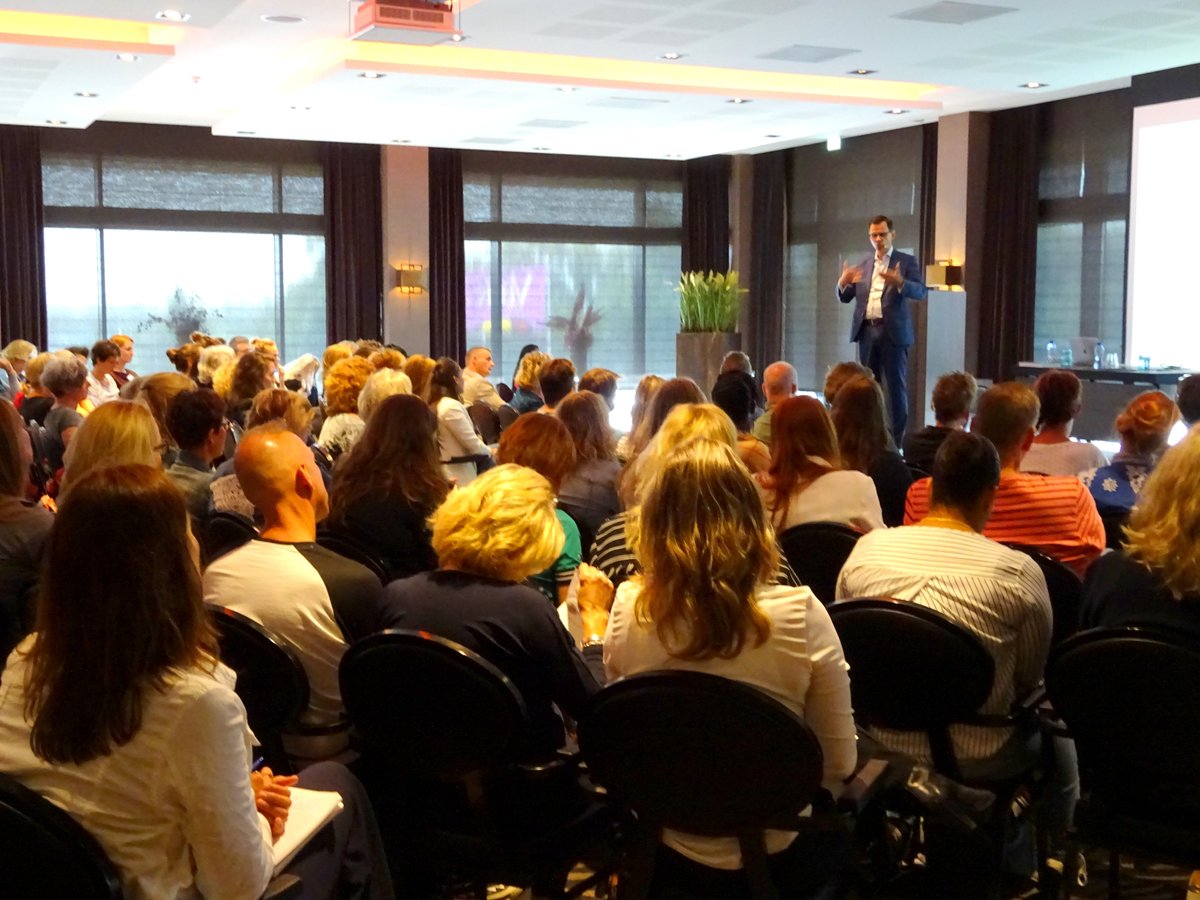 wmoconsulentnl's tweet photo. Gisteren vond de Nationale Bijscholingsdag voor Wmo consulenten plaats in Zwolle. Een geslaagde dag waar veel kennis is opgedaan, ervaringen zijn uitgewisseld en volop werd gediscussieerd. Hartelijk dank voor uw komst. Graag zien wij u bij de volgende Nationale Bijscholingsdag! https://t.co/cQeNjg8wKE