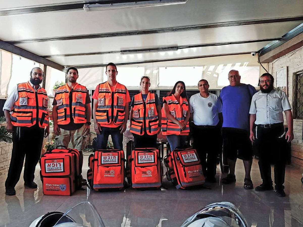 hatzalah1221's tweet photo. בוקר יום שישי..  ים? שוק? 
באיחוד הצלה עסוקים בדברים אחרים..
צירוף מתנדבים חדשים והרחבת הרשת הארצית. והפעם.. באזור קריית גת.
ברוכים הבאים לרופא, אחות וחובשים ממושב נחלה, נוגה, בני דקלים. קיבוץ נגבה והישוב אבן שמואל. https://t.co/MzEvrhPpTE