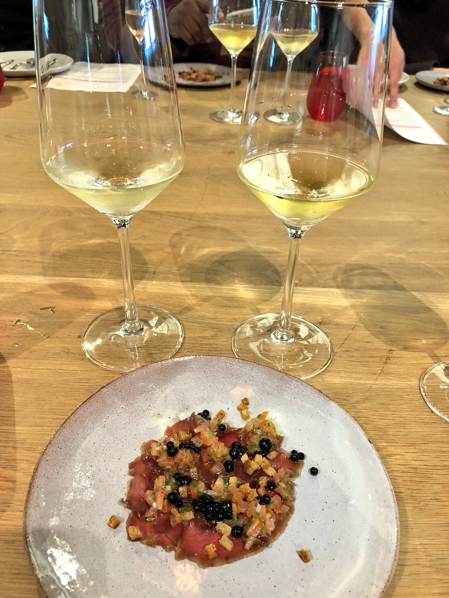AverageSA_Blog's tweet photo. #DrinkCheninDay @LeopardLeapWine #SATable 👌🏾👌🏾 top quality #blog https://t.co/V6WrUG33VM