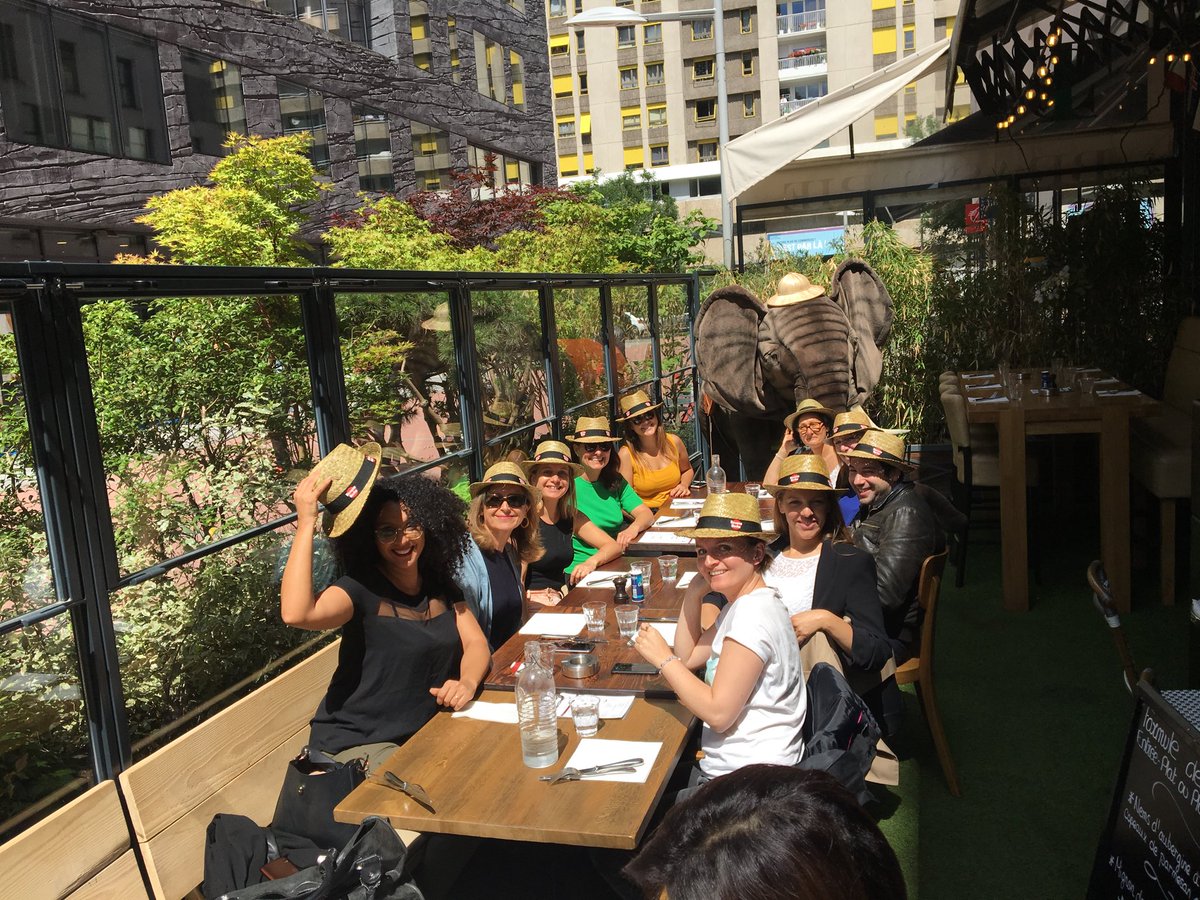 Emartin2ALTEN's tweet photo. Déjeuner #DreamTeam ALTEN assistants #pleinsoleil le kiff!! 😎 https://t.co/n8EyfeEUo2
