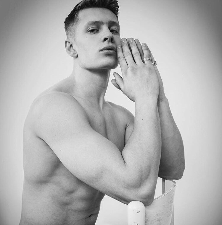 NevsModelAgency's tweet photo. Charlie contemplating his @LoveIsland future like..
@ITV Keeping it crossed for our boy this evenin! 🙏🏻 #NevsMen #CharliesAngels #LoveIsland #CharlieFrederick https://t.co/jtyKFjViXT