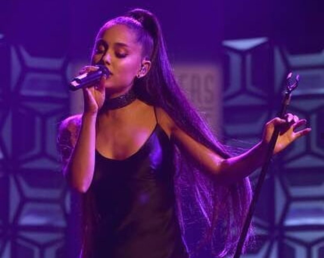 GalleryAGDaily's tweet photo. @PortalAGDaily 📷😁 | Fotos da Ariana no #SHOF2018. https://t.co/BVfWmvfDBL