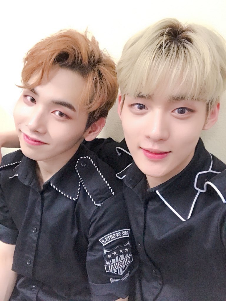 DongyoonGermany's tweet photo. [Twitter update]
with Villain and Dongyoon.
gotta love a man with grey contact lenses 💕🙇🏻‍♂️
-
#SPECTRUM #spectrumdongyoon #spectrumvillain #kimdongyoon #스펙트럼 #스펙트럼동윤 #김동윤 https://t.co/tDeL5nTSCA