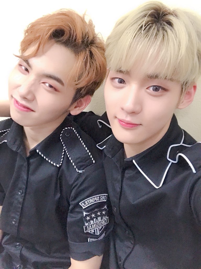 DongyoonGermany's tweet photo. [Twitter update]
with Villain and Dongyoon.
gotta love a man with grey contact lenses 💕🙇🏻‍♂️
-
#SPECTRUM #spectrumdongyoon #spectrumvillain #kimdongyoon #스펙트럼 #스펙트럼동윤 #김동윤 https://t.co/tDeL5nTSCA