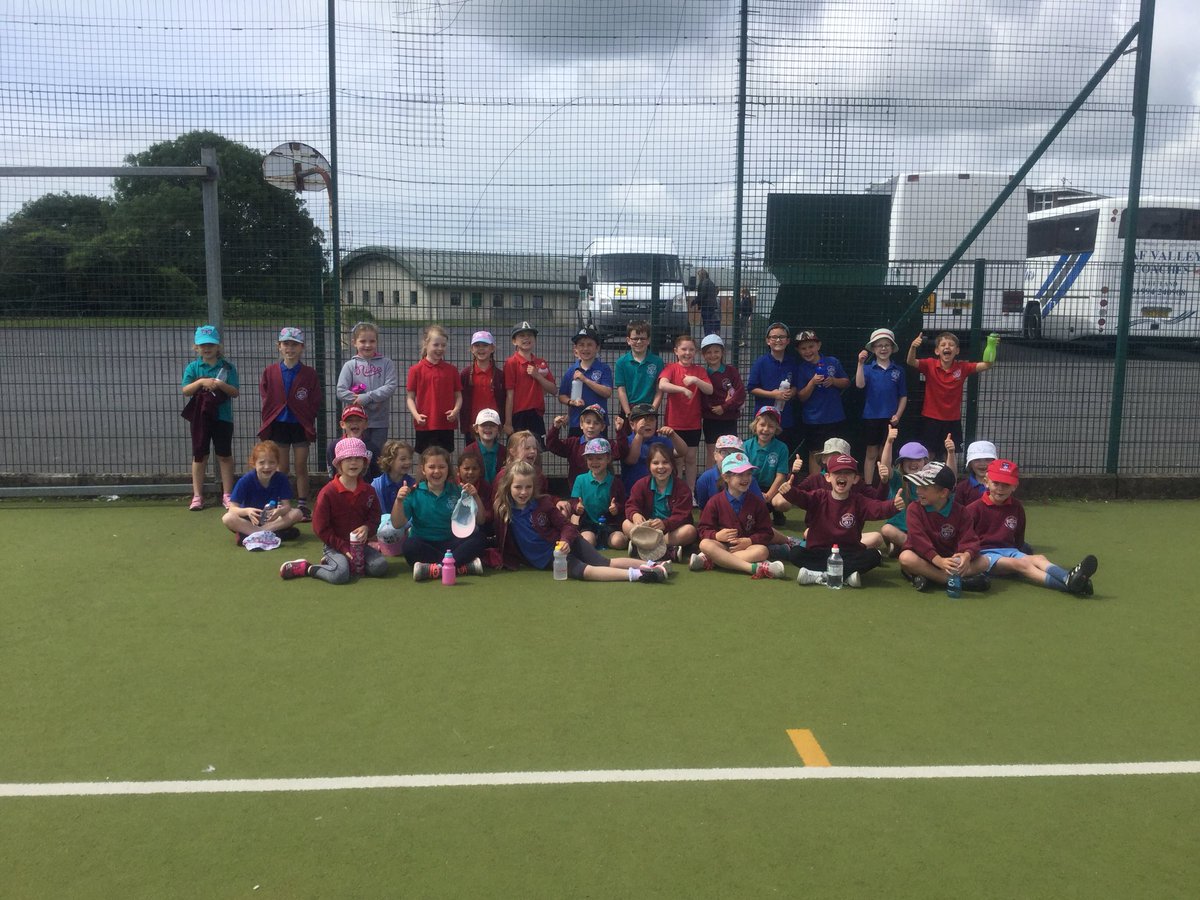 SaundersfootS's tweet photo. Year 2 have had an amazing morning @YsgolGreenhill .  Thank you so much @YsgolGreenhill 😃👍🏻⚽️ #Scppe https://t.co/NgWju0gt5M