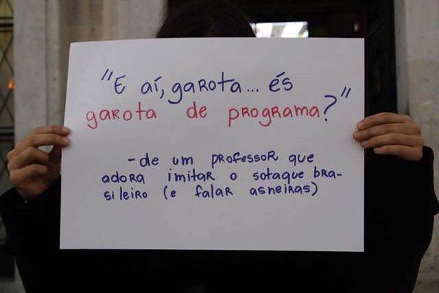 driinaja's tweet photo. Alunos brasileiros denunciam preconceito na Universidade de Coimbra, em Portugal, com cartazes que levam frases preconceituosas e ofensivas que escutaram de colegas e professores.

#BrXPt #brasilxportugal https://t.co/c97wBLOGeD