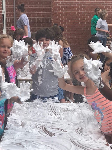 PineviewElemSC's tweet photo. Making memories in Kindergarten at water day! We are so proud of this how much they have learned. Keep reading over the summer. @LexingtonTwo https://t.co/3583Bk7yoY
