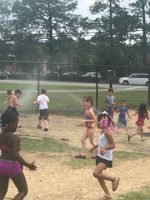 PineviewElemSC's tweet photo. Making memories in Kindergarten at water day! We are so proud of this how much they have learned. Keep reading over the summer. @LexingtonTwo https://t.co/3583Bk7yoY