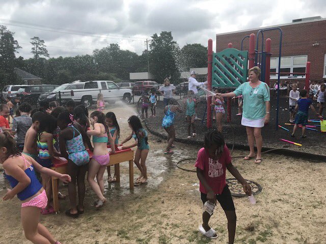 PineviewElemSC's tweet photo. Making memories in Kindergarten at water day! We are so proud of this how much they have learned. Keep reading over the summer. @LexingtonTwo https://t.co/3583Bk7yoY