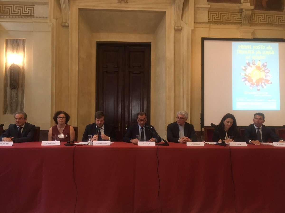 BeppeSala's tweet photo. Permettetemi di ringraziare i tanti che si stanno dando da fare per l'organizzazione degli eventi che hanno caratterizzato questo mese, soprattutto chi si é attivato per la tavolata multietnica che ci sarà il 23 giugno #InsiemeSenzaMuri https://t.co/ekD4tHpRzP