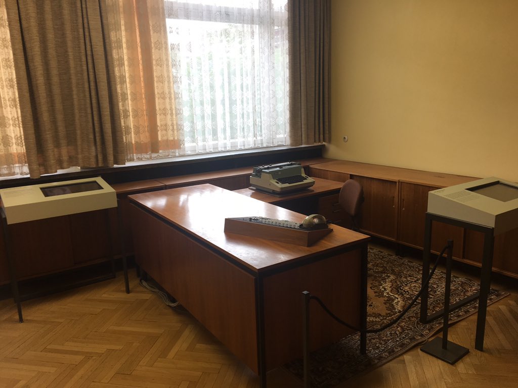 DrMukeshH's tweet photo. Offices of the https://t.co/JZrD7X5zZO Look #FaxOff oh.. no ICT but ❤️ the Boardroom https://t.co/IyV3SEAbVZ