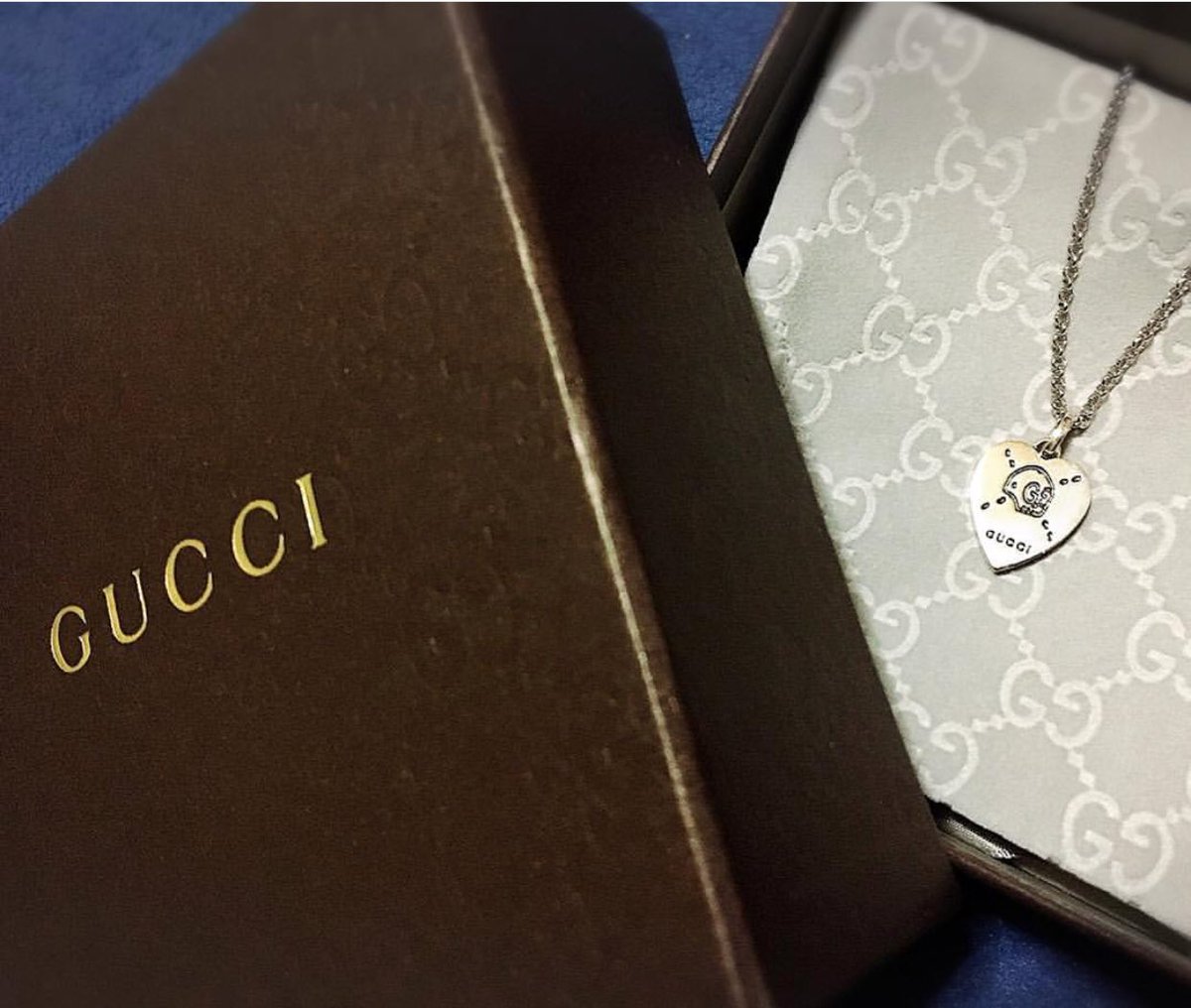 💐物欲爆発💥💐

今日は久しぶりに爆買い😊

色々な所回ったんだけどGUCCIのネックレス可愛すぎた ❤️❤️

たまには思いっきり買わないとね🤣
お金あっても使わないと経済回らないから笑笑

昔が飲みに行くのにお金悩んでたのが嘘みたい❣️

ほんとーーに感謝！！