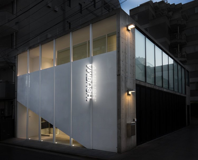 ambushdesign's tweet photo. AMBUSH®︎ WORKSHOP は毎日午後12時から20時まで営業しております。
〒150-0002 渋谷区渋谷 1−22−8 #AMBUSH® #TokyoStore https://t.co/tASjB5Q2P7