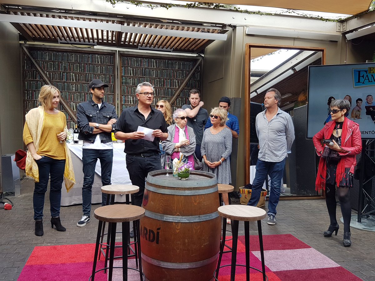 Présentation à la presse de la saison 7 de #enfamille bientôt sur M6. 
Spoiler : cette saison sera la dernière pour Tarek Boudali !
Spoiler 2 : Isabelle Morini-Bosc n'a pas intégré le cast de la série contrairement aux apparences.