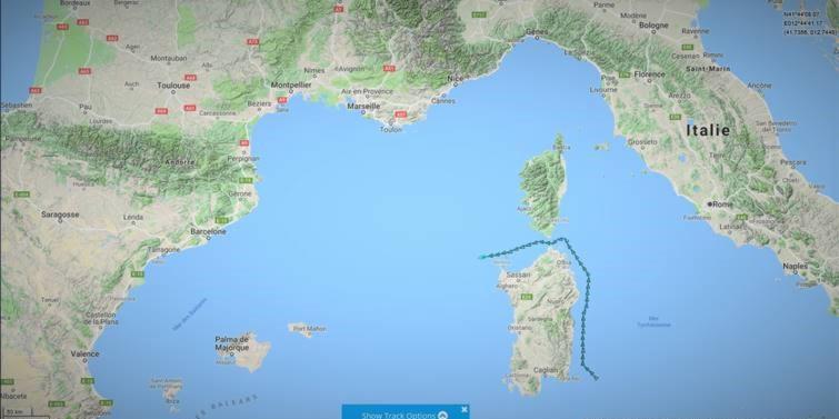 L’Histoire retiendra que l’#Aquarius est passé à 7 km (4NM) des côtes françaises, que le Président @EmmanuelMacron et le Gouvernement ont préféré 'offrir leur aide' à l’Espagne, et laisser 629 personnes affaiblies 3 jours de plus en mer.

#Indignité #Cynisme