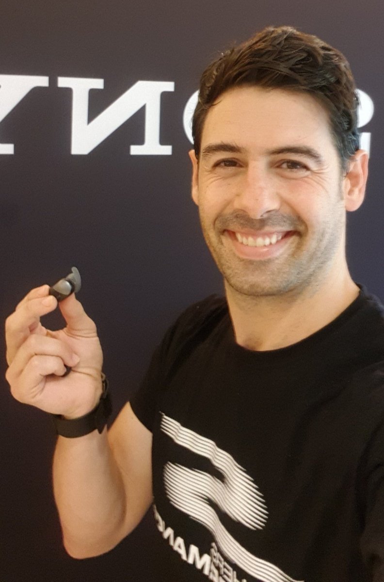mochilerostv's tweet photo. Viene el verano y más viajes por delante, así que junto a un equipazo de valientes salimos a probar por #Madrid los nuevos auriculares #SP700N de @SonyEspana. Tras una carrera y una sesión de yoga, ¡prueba superada! 😌✌🏻🎧#TrueWireless #NoiseCancelling #ResistentesASalpicuduras https://t.co/d1o0STe3DI