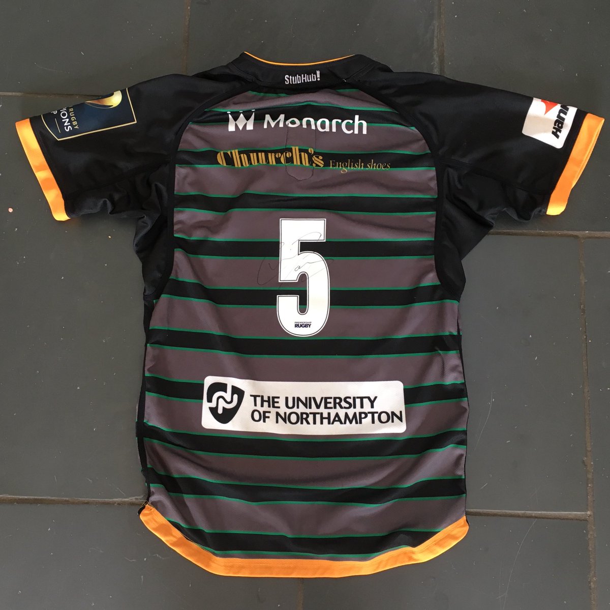 Today’s auction in aid of <a href="/LinkupwithLeon/">Leon Barwell Fdn.</a> and <a href="/NiamhsNextStep/">Niamh’s Next Step CIO 💜</a> 

My European Champions Cup Matchshirt, signed on the number. 

All monies to the charities, tweet or DM me your bids. Bids close tomorrow at 12
