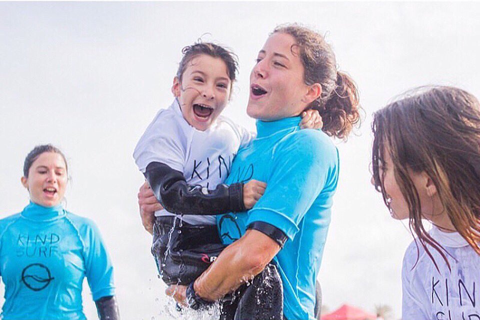 She just found out #InternationalSurfingDay is this Saturday! 😃 
Este Sábado celebramos el #DiaInternacionaldelSurf con una Jornada de Surf Solidario dedicada a los peques de nuestro programa de continuidad junto a @medisurfschool 🏄🏽‍♂️🏄🏻‍♀️
#surftherapy