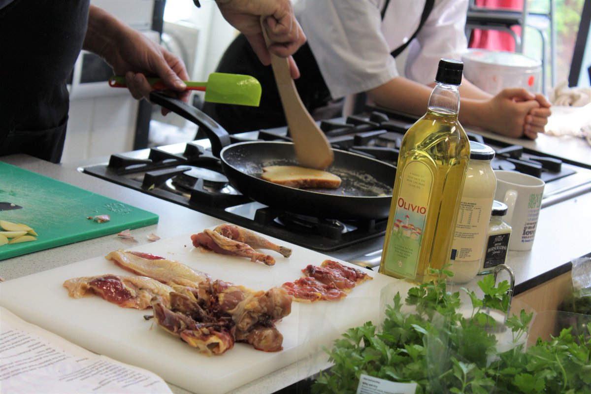 CothamSchool's tweet photo. Thanks to @bodgriff from @Valehousekitch for coming in and showing our students how to butcher and cook pheasant! They made an amazing pheasant bruschetta with horseradish mayo and apple. Thanks to @tasteofgame for supplying the pheasant. #Game #Pheasant #YoungCooks @Cothamfood https://t.co/zvkXyaRFtJ