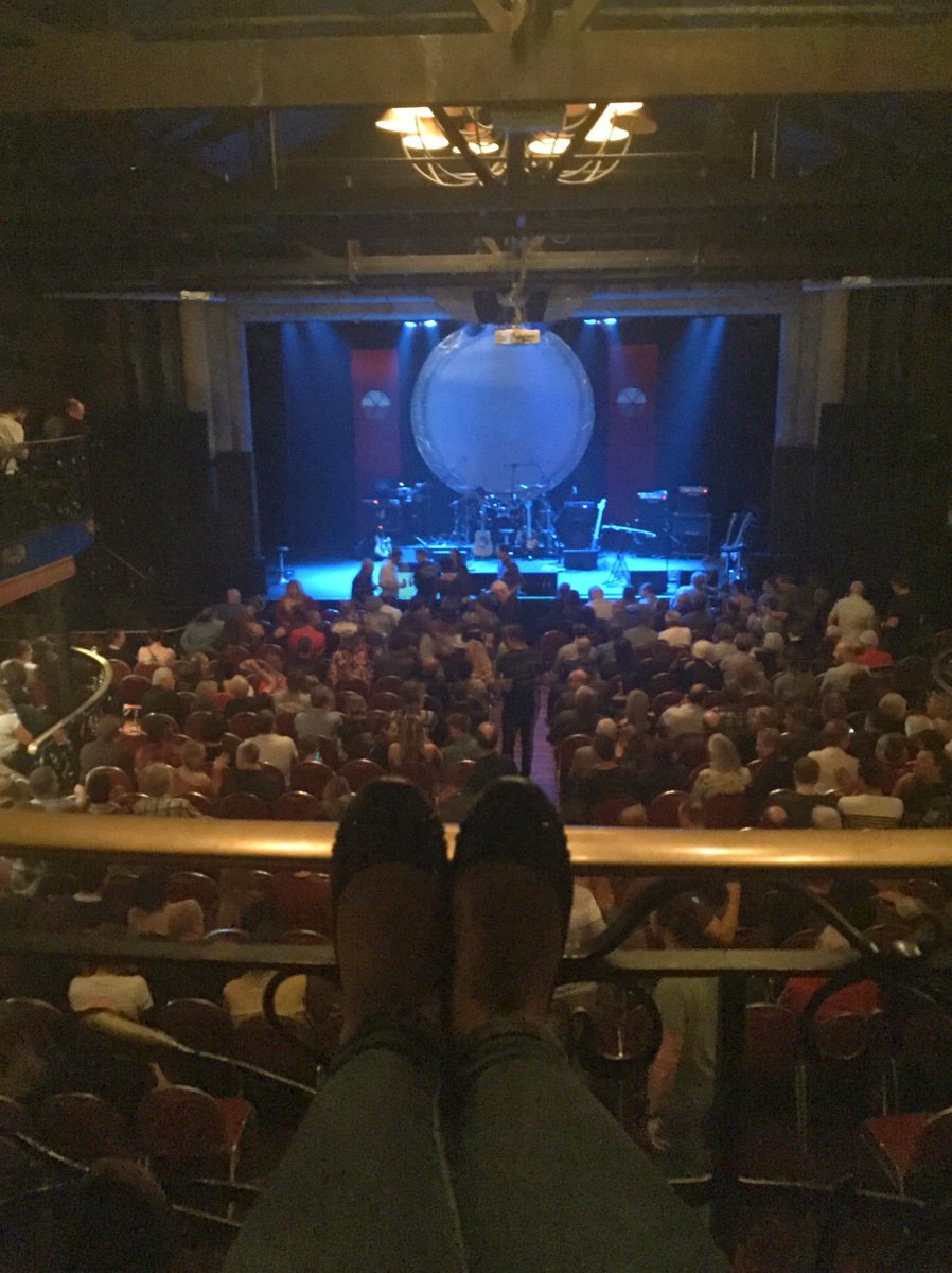 KrisWilliams's tweet photo. Hubs knows me way too well... date night in @visitbrisbane 😍 @CaptnWing_n_It #Trivoli #PinkFloyd https://t.co/PdhmVLd6oD