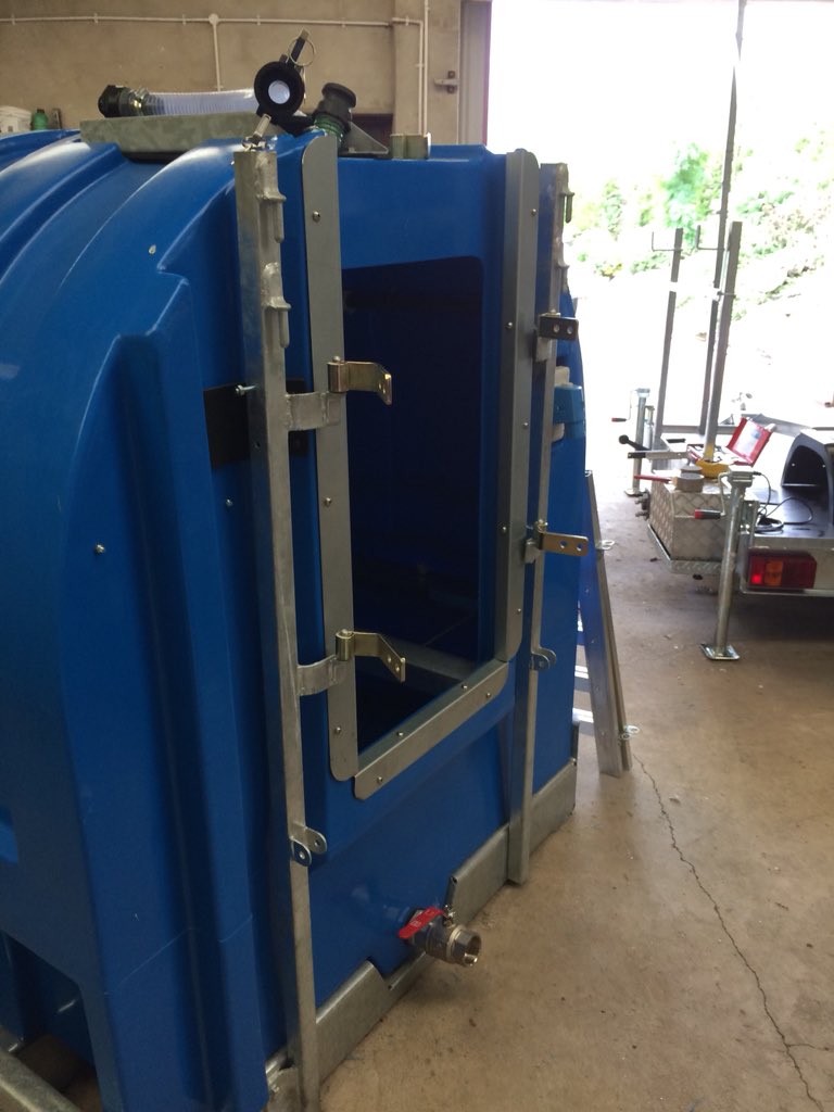 dipfast1's tweet photo. With a lot of hard work over the last few months, we are pleased to be launching our new DipFast Moblie Unit next week @ScotlandRHShow Visit the @HarlequinMFG stand E115 to see our latest model. #DipFast #HarlequinMFG #ScotlandRHShow #sheep365 https://t.co/7tjZsaFtsQ