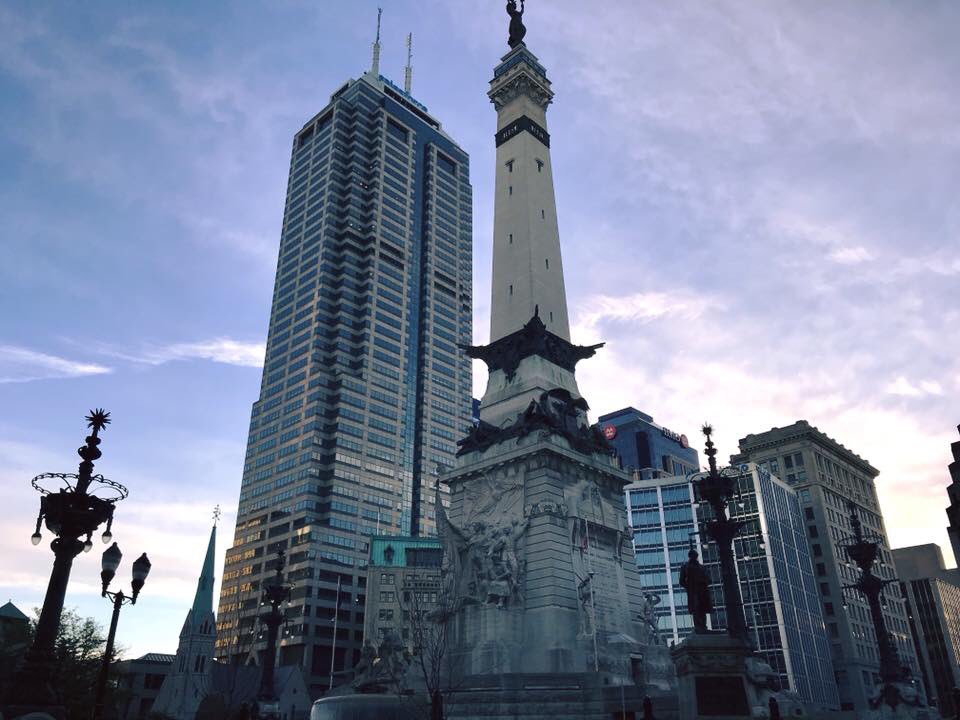 Indiana_Grown's tweet photo. Rise and shine! It’s a beautiful morning on Monument Circle, where the #MonumentalMarketplace will be happening from 10am to 2pm! https://t.co/iRUrVA6GKW https://t.co/H2Kws8E4B7