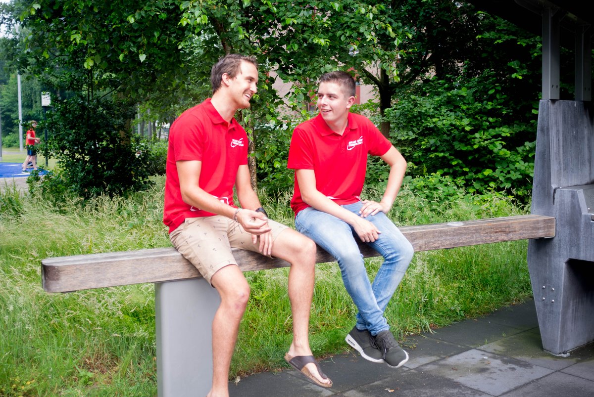solarteamtwente's tweet photo. Na een lange sollicitatieperiode van drie maanden, mochten we elkaar eindelijk echt leren kennen tijdens de Solar Team Twente summerschool vorig weekend. Bekijk de foto's van onze ontmoeting hieronder! #BWSC19 #Topteam #REDengineers https://t.co/2OcrXwFQ3j