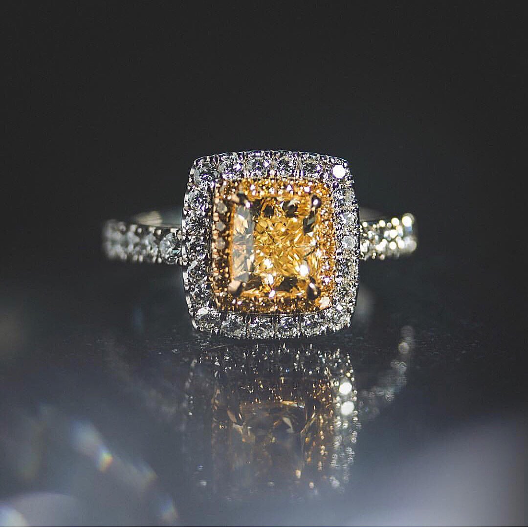 🤩 #Competition time! Join <a href="/TheJewelleryCut/">The Jewellery Cut</a> for drinks and a live interview with <a href="/BobbyWhiteLDN/">Bobby White</a> at <a href="/GsmithsCentre/">The Goldsmiths' Centre</a> on June 26th (6pm). For a free ticket, follow our page and retweet this post. Competition closes at 6pm on Monday. 

#jewellery #jewelry #whatsonlondon #london