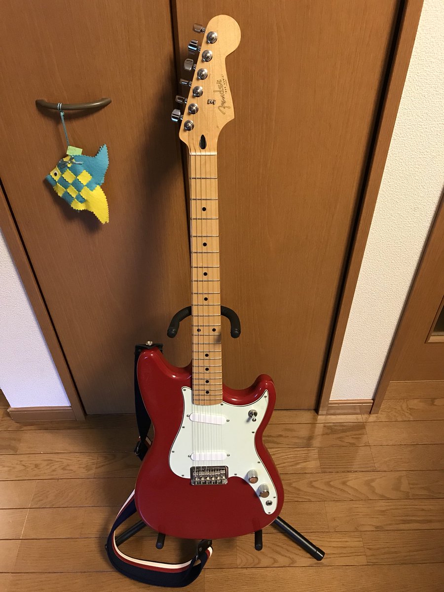 31Gbi's tweet photo. 先週から音楽したくなりまして、エレキギターやることにしました笑笑
ということで今日親にお��いしてギター買いに行ったら自分好みのギターがあったんで買ってもらいました
これから何年やるかわからんけど自分が出来る最高の演奏が完成するまで頑張りますわ
ギターはこんな感じです https://t.co/h3dv69hgse