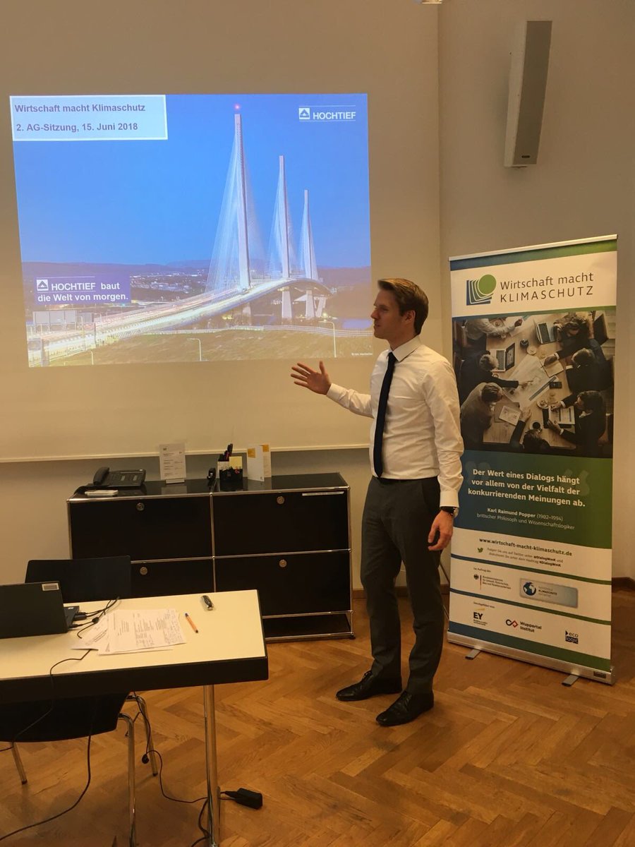 HOCHTIEF_AG's tweet photo. #Wirtschaft macht #Klimaschutz - wir machen mit!
#HOCHTIEF teilt Erfahrungen, stärkt das #Netzwerk , fördert den #Dialog
Heute #Impulsvortrag von Michael Kölzer „Klimafreundliche Lieferkette“
https://t.co/QdTawfbICT #DialogWmK @bmub @DeutschePostDHL @thyssenkrupp @Siemens https://t.co/C5mhpECa7o