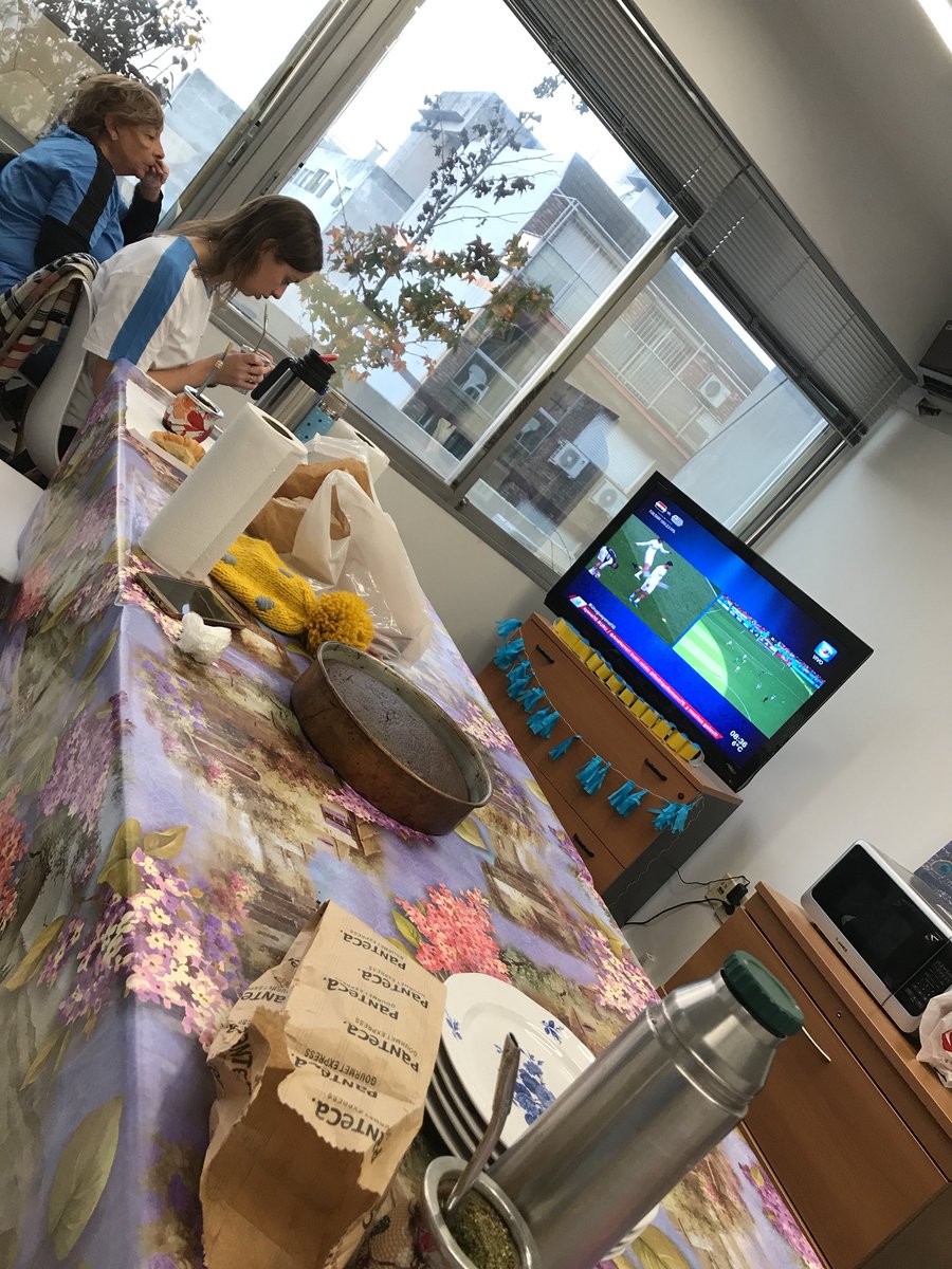 laurabriano89's tweet photo. #UruguayEnEl10 estudio contable en montevideo, esperando con mates y bizcochos q empiece a girar la pelota con la mas linda!!!! Vamos arriba Uruguay!!!! https://t.co/SJJ297OfK4