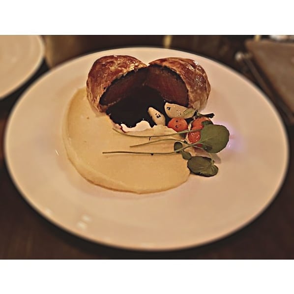 _QueenKIM_'s tweet photo. @GordonRamsay At Hell's Kitchen in Las Vegas ❤️ #BeefWellington #BeefWellingtonWeek https://t.co/SyGHnZF42s