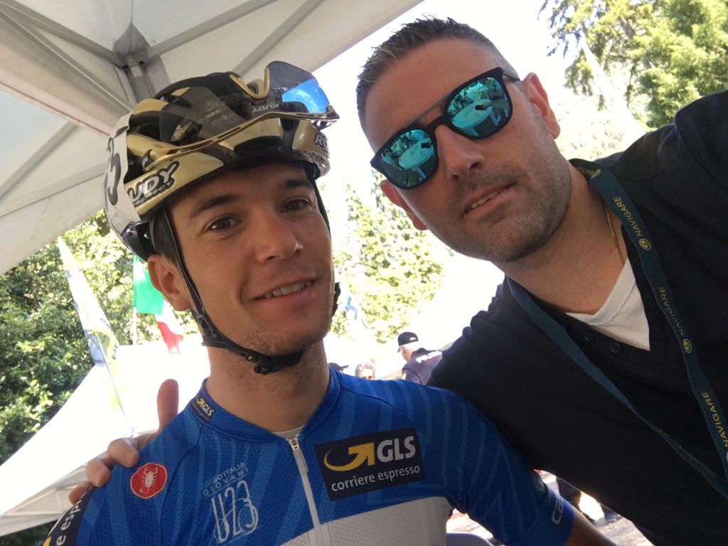 ATCommunication al <a href="/giroditaliau23/">Giro d'Italia Giovani Under 23</a> con il nostro <a href="/LucaIvessa/">ⓁⓊⒸⒶ ⒾⓋⒺⓈⓈⒶ</a> per seguire il <a href="/TeamMastromarco/">MASTROMARCO SENSI NIBALI</a> e la maglia blu del traguardo Intergiro <a href="/Michele/">Michele Finotto</a> Corradini 🔝💙
#atc #moveup #giroditaliaunder23 #cycling #italy #bike #montegrappa