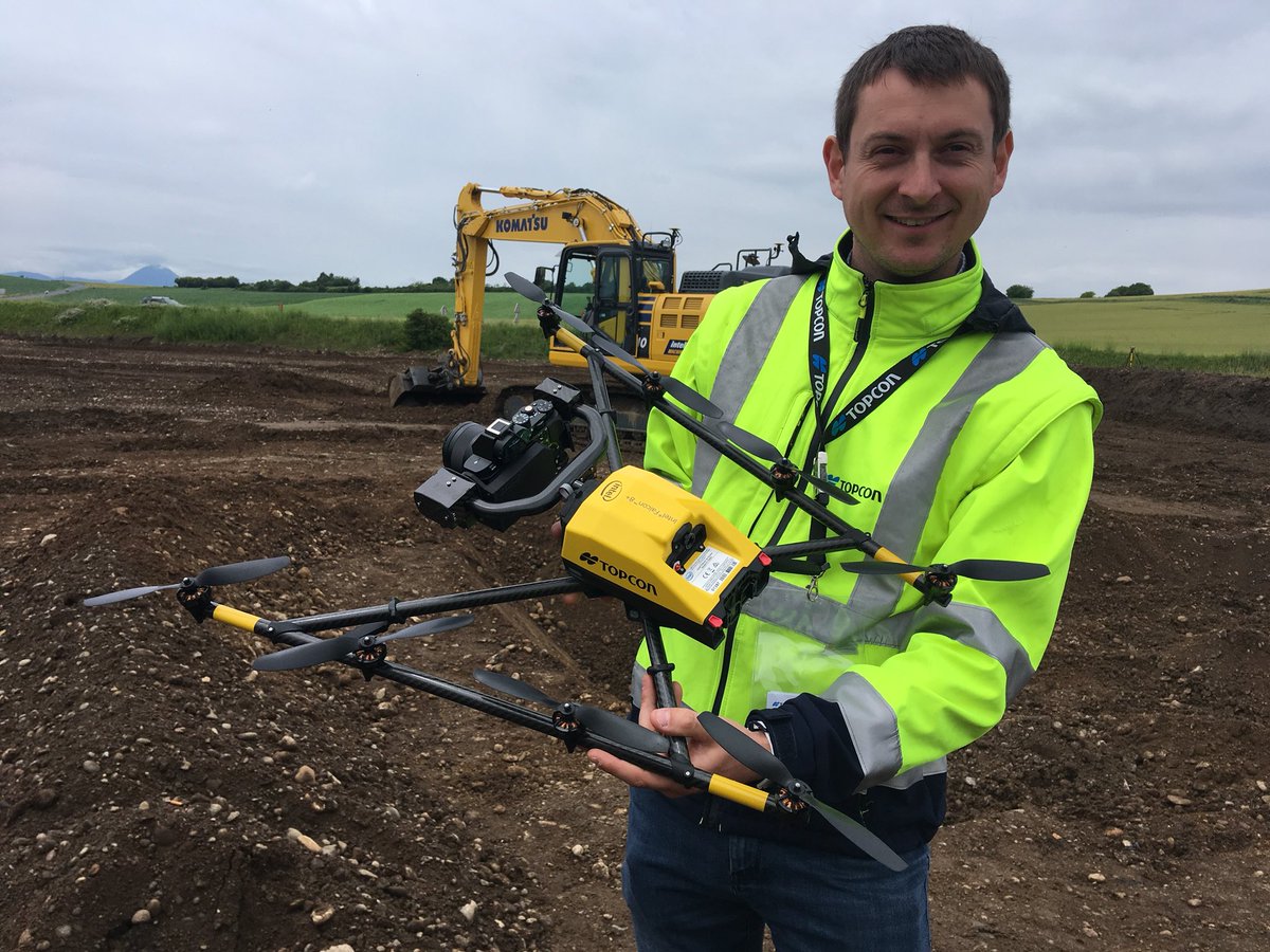 matthieubercher's tweet photo. #topcon à la journée #KOMATSU près de Clermont ferrand #guidage #drone #scan #topographie #georeferencement https://t.co/mmWsPQ4e71