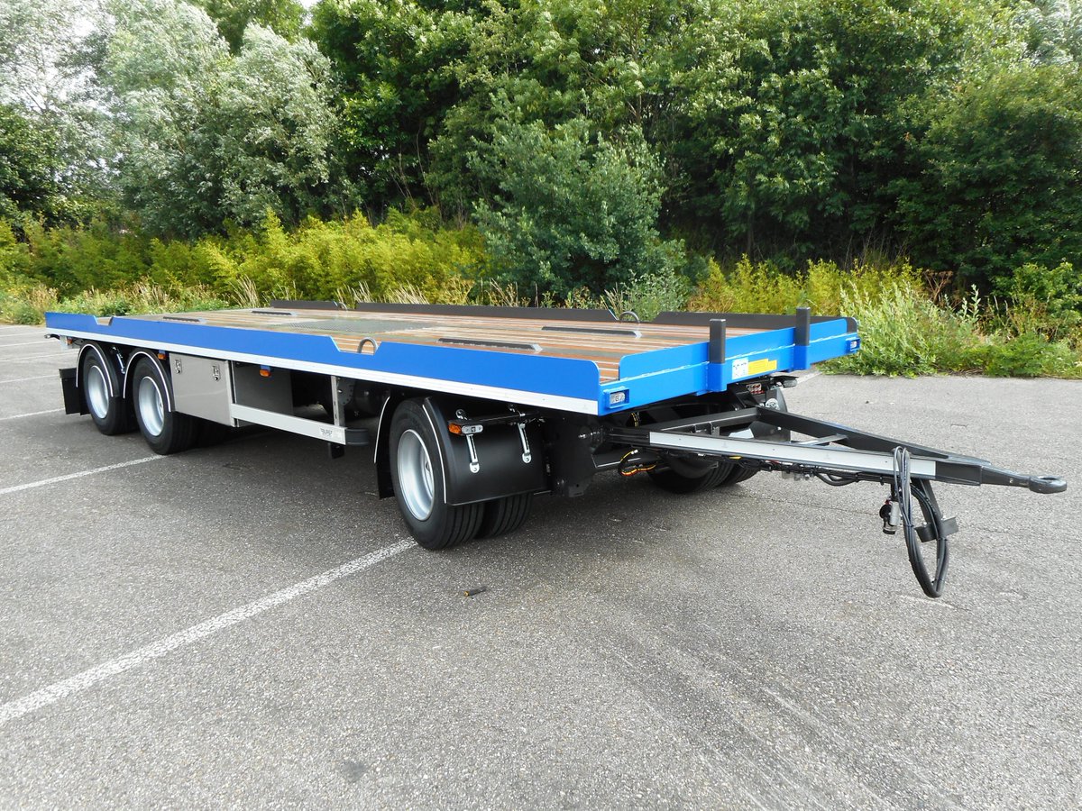 Burgtrailers's tweet photo. Nieuwe Burg aanhangwagen voor @Renewi_NL Vliko staat klaar voor levering. Het chassis is geschikt voor 2 portaalarm contaners. Verder voorzien van BPW assen, zeilenrek, standverlichting en hardhoutenvloer met omega's. We wensen de gebruiker veel plezieige kilometers toe. https://t.co/G83EVA79Xq