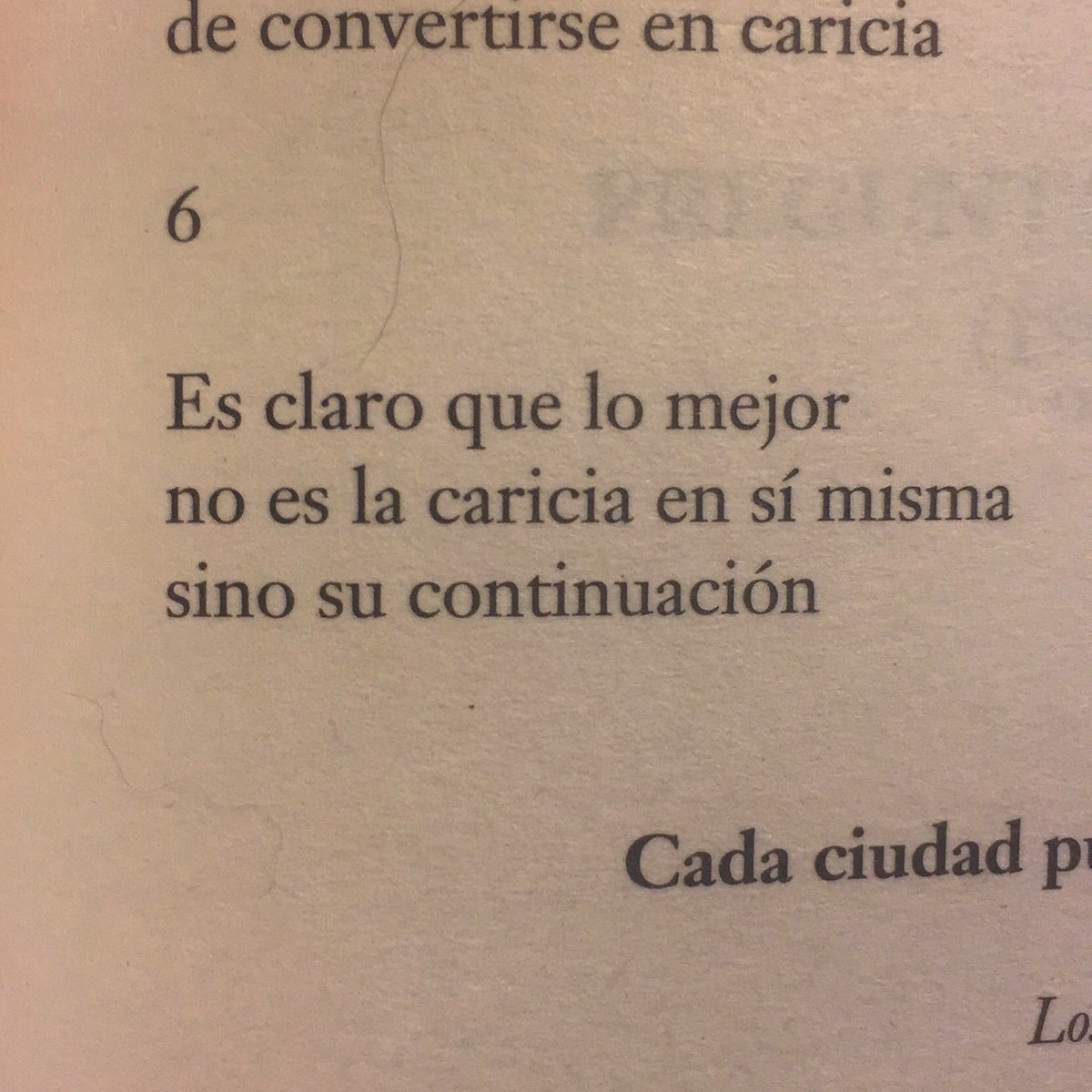 6 
Es claro que lo mejor 
no es la caricia nueva en si misma
sino si continuación
Autor: Mario Benedetti 
Libro: Inventario dos 
#cementeriodelibros