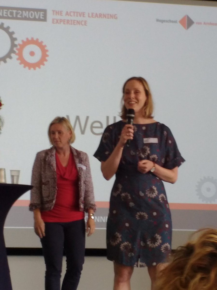MZD_HAN's tweet photo. Steen papier schaar! We zijn begonnen! #CONNECT2MOVE @hannl met onze dagvoorzitter #helenheuven https://t.co/YpHcqFQLPz