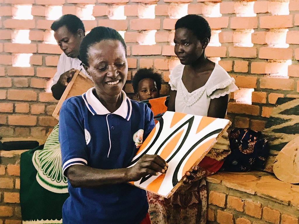 XiaraDelValle's tweet photo. Rwanda is so magical. So grateful to be around such inspiring and beautiful women. #WomenForWomen #UrugoWomensOpportunityCenter #AmbassadorCorp #SocialImpact #LynnUniversity https://t.co/uUNM85Fv9c